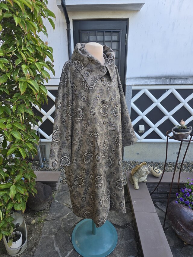 セール中 　大島紬手縫いリメイクフード付きロングコート 19800→9800 着物リメイク 手作り 大島紬 スプリングコート 裏地付き | iichi 日々