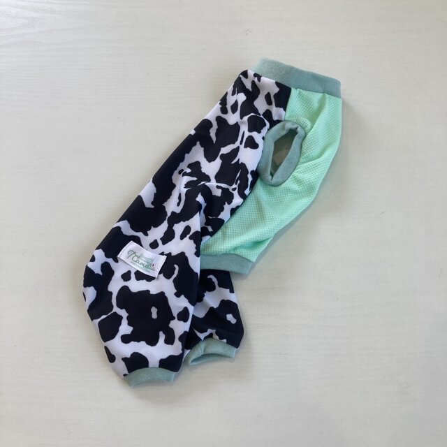 犬服　接触冷感　ロンパース　ウシ柄（ミントリブ）XSサイズ