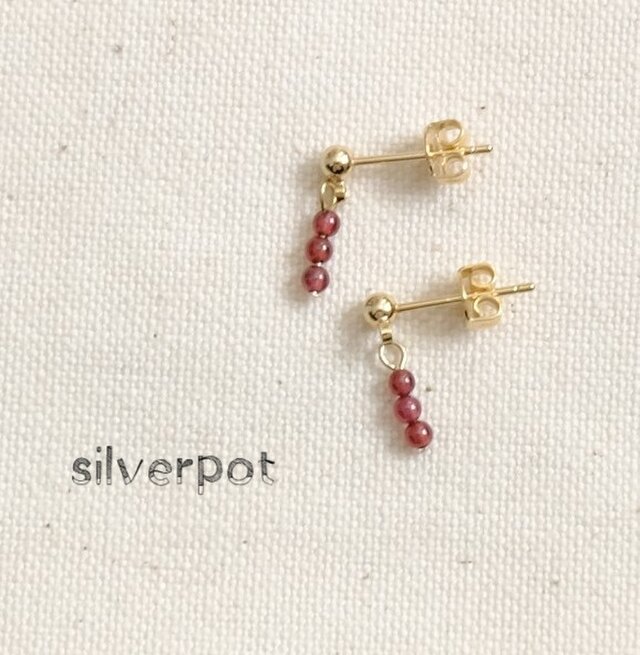 GS86【天然石　1月の誕生石　ガーネット】極小サイズの【プチ】スタッドピアス（パーツ変更可能