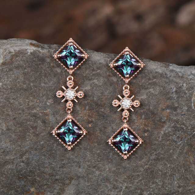 ミルグレイン 6月誕生石 アレキサンドライト ダングル ピアス ヴィンテージ カラーチェンジ ストーン ドロップ ピアス