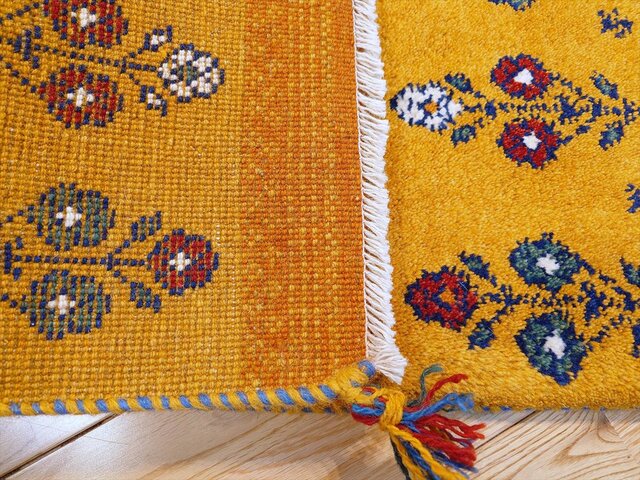 ペルシャ ギャッベ ミニランナー 119x40cm 黄金色 オレンジ 花 羊ヤギ