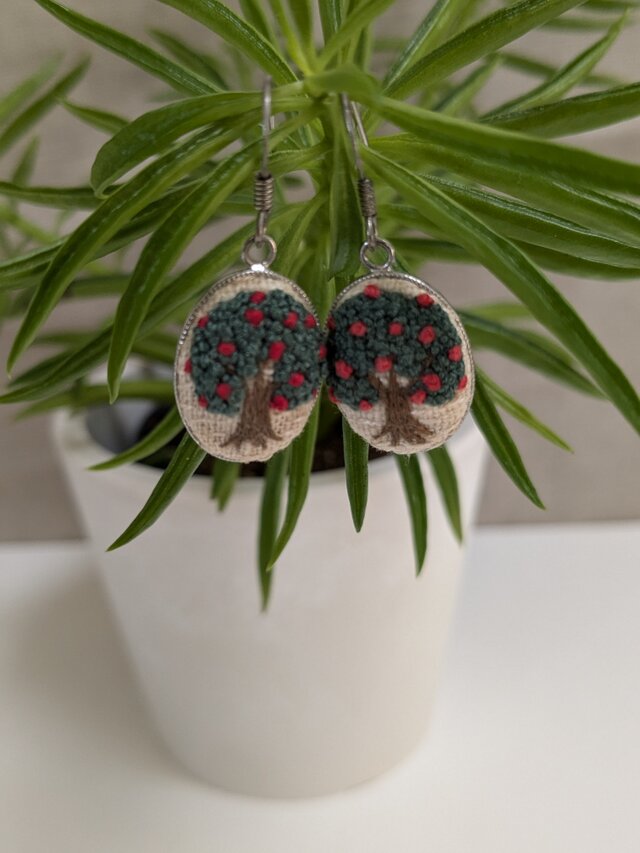 りんごの木　ピアス