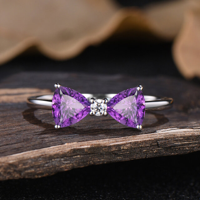 2月の誕生石 パープルクリスタル 天然アメジスト リング 蝶ネクタイ ちょう結びの結婚指輪スリーストーンリング