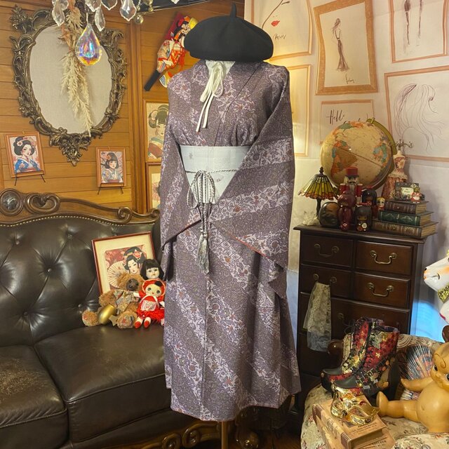 着物リメイク ミニミディ ワンピース ドレス 洗える 化繊 帯サッシュベルト付き 和洋折衷で魅せるクラシカルスタイル ハンドメイド 繊細なチェーン柄のように見える、絞り風の格子模様。その隙間には愛らしい花籠が彩りを添える KW-801 着物リメイク ミニミディ ワンピース ドレス／化繊素材・帯サッシュ