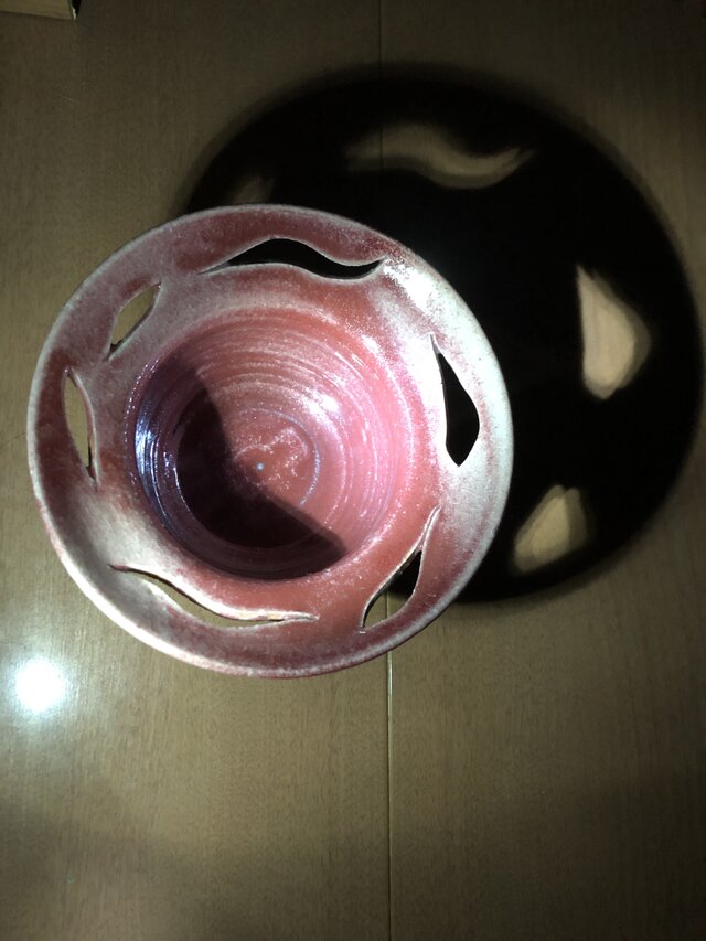 辰砂が美しいデザートボウル小鉢や照明を使って影で空間を彩れるインテリアとしても。