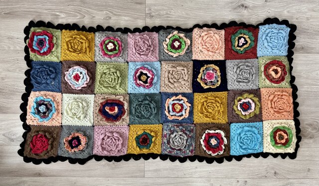 ハンドメイド　刺繍　バイオリンブランケット 色とりどりのお花のブランケット* | iichi 日々の暮らしを心地よくする