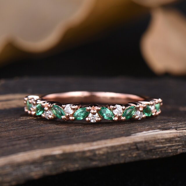 最高級モアサナイト　ラウンド　エメラルドカット　ハーフエタニティリング10号 エメラルド×モアサナイト K10 フルエタニティリング発売開始