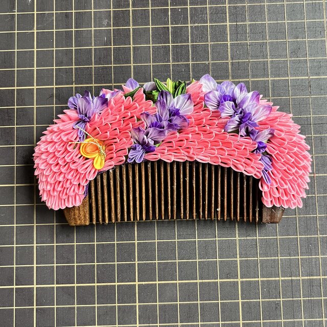 つまみ細工髪飾り 花櫛 藤と蝶 | iichi 日々の暮らしを心地よくする