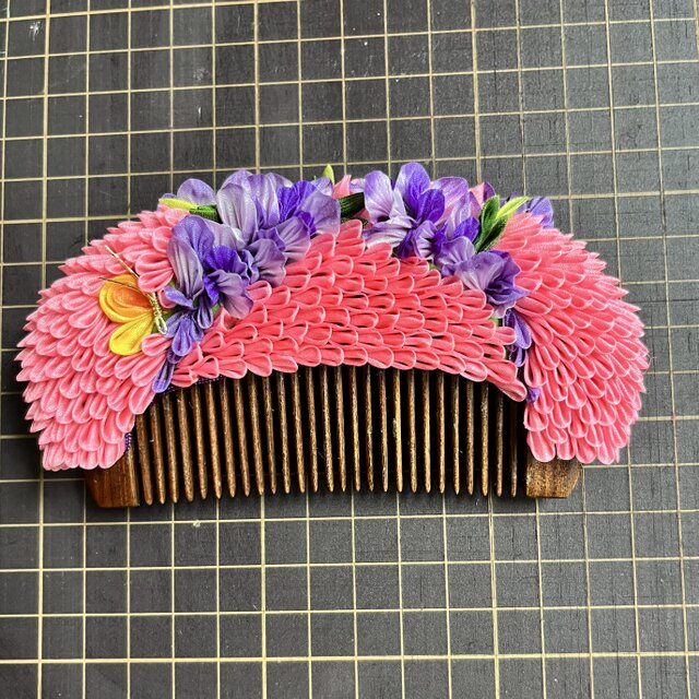 つまみ細工髪飾り 花櫛 藤と蝶 | iichi 日々の暮らしを心地よくする