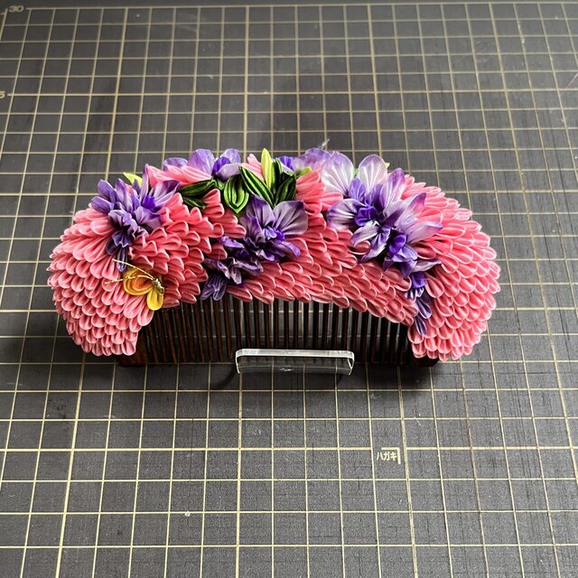 つまみ細工髪飾り 花櫛 藤と蝶 | iichi 日々の暮らしを心地よくする