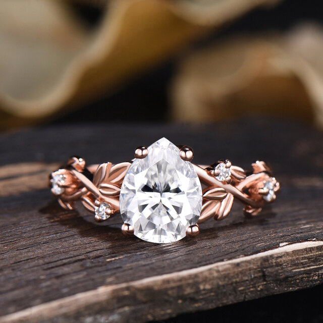 ユニークなリーフリング モアッサナイトエンゲージリング 小枝の枝リング ソリッドローズゴールドリング