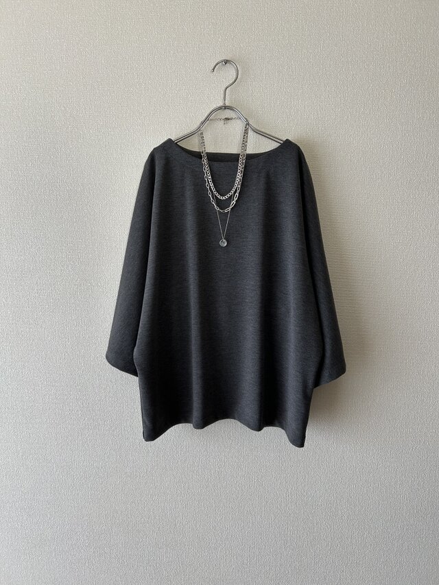 さらりとしたポンチニットのトップス　グレー