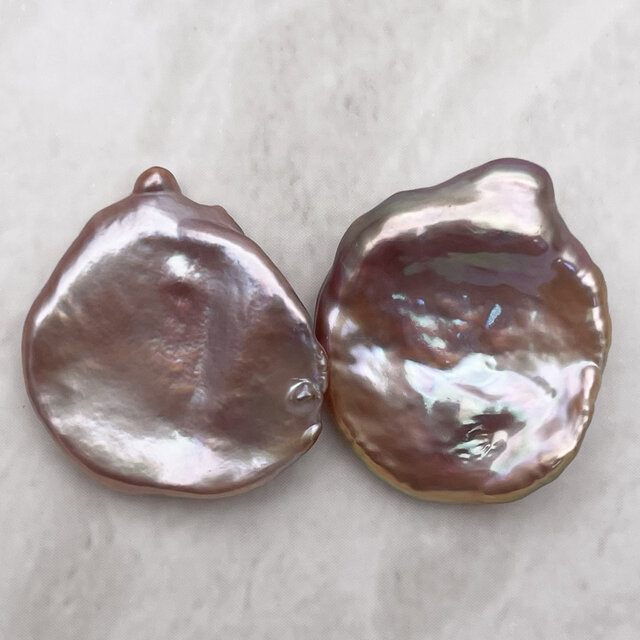 大粒花びらケシパールのピアス/イヤリング 23mm パープル系 紫 ペア バロック 真珠 結婚 ウェディング ブライダル