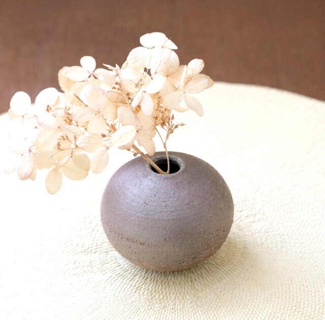 花入 花器  穴窯 薪窯   焼き締め フラワーベース 信楽焼 穴窯 登り窯 花瓶 自然釉 緋色 スカーレット 薪 おしゃれ