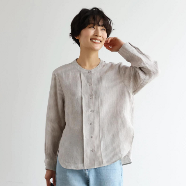 シンプルながらもこだわりのディテールが光る一枚　フランス産リネン100％ストライプシャツ　ベージュグレー250410-3