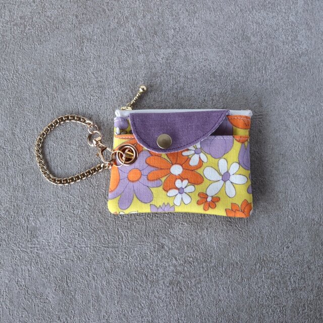 チェーンストラップ　リールとクリアな窓付き　キーケース　ヴィンテージ　イエローフラワー柄