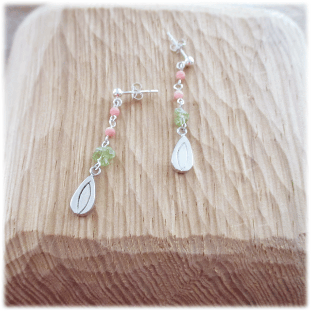 雫＊ピアス（Silver925×ペリドット／コーラル）