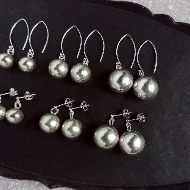 3サイズ/カレンシルバーのボールチャーム耳飾り / ピアス or
