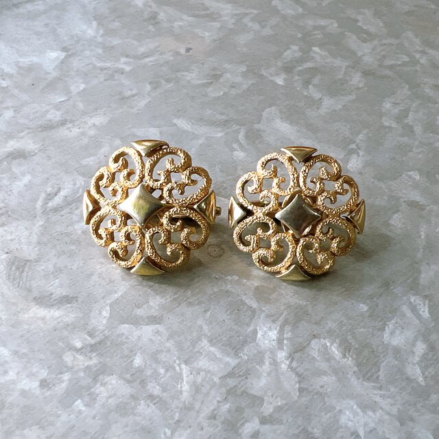 YA158-【 AVON 】エイボン・ヴィンテージイヤリング 1971 "Precious Pretender "