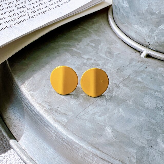 P648-ヴィンテージピアス U.S.A. 1980s Yellow Enamel Paint Bent Plate