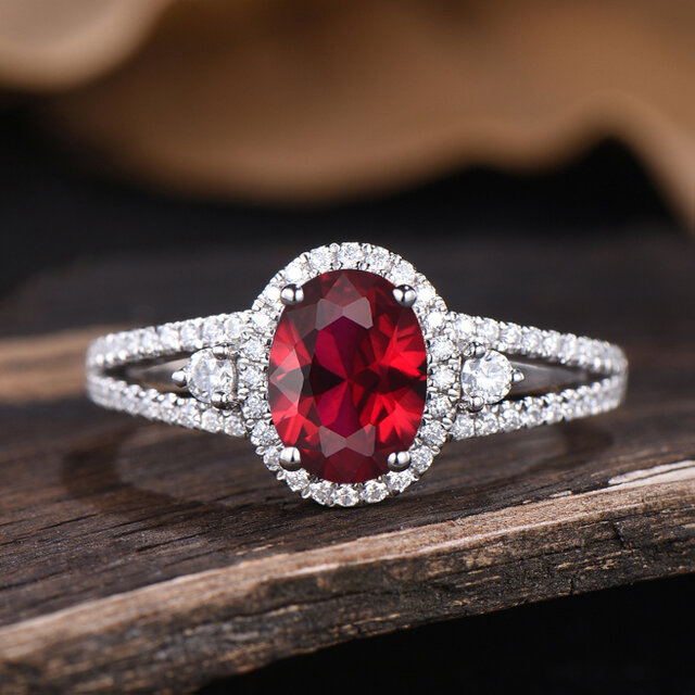 7月誕生石ルビー婚約指輪スプリットシャンクモアッサナイトハローハーフエタニティリング母の日ジュエリーギフト