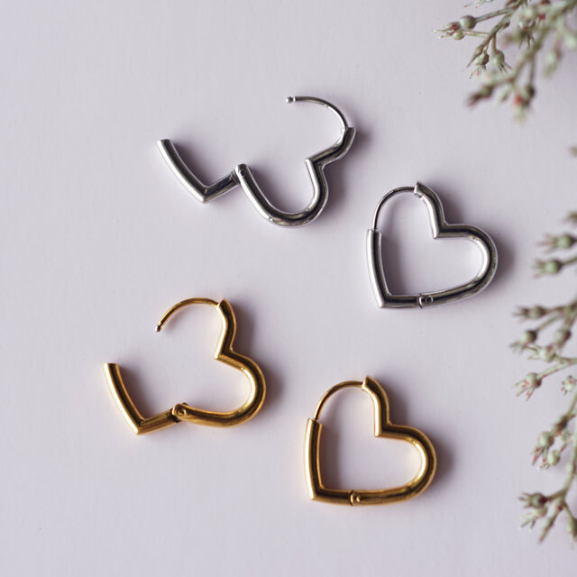 心開くピアス☆サージカルステンレス・ハートのフープピアス