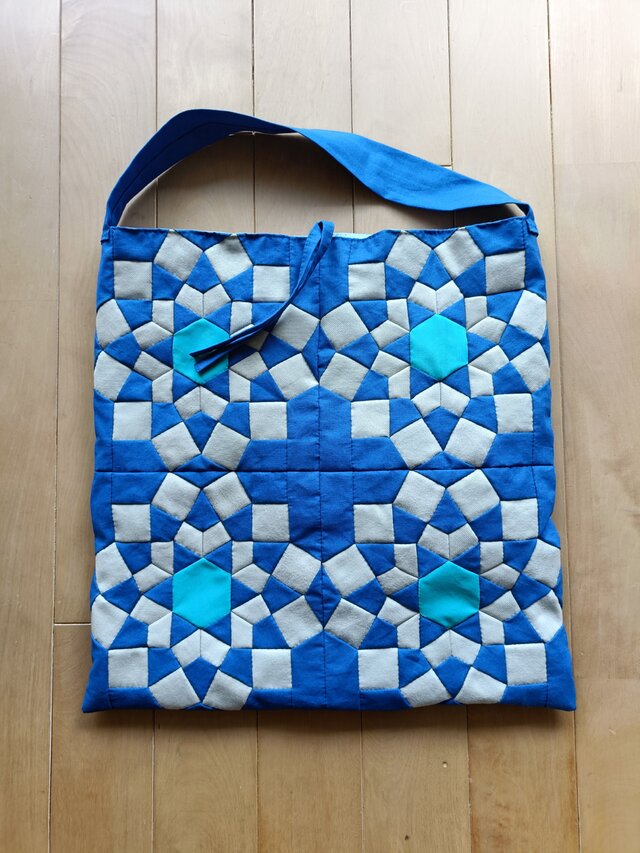 パッチワークのワンショルダーバッグ