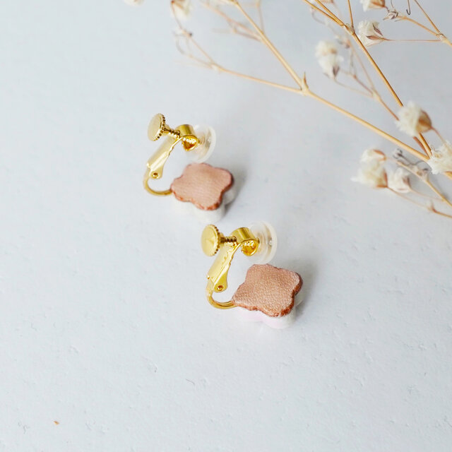 T-252 美濃焼 パール小花 ピアス / イヤリング【 裏面レザー加工 】桜