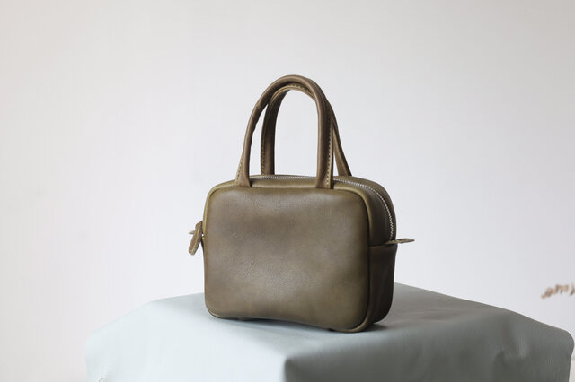 柔らかいヌメ革】シンプルで軽やか♪ mbox牛革のミニボックスバッグ｜2