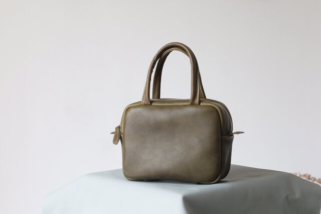 柔らかいヌメ革】シンプルで軽やか♪ mbox牛革のミニボックスバッグ｜2