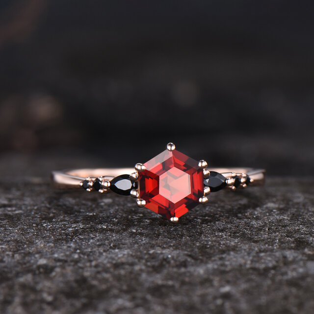 1月の誕生石 天然ガーネット エンゲージリング K14 ソリッドローズ