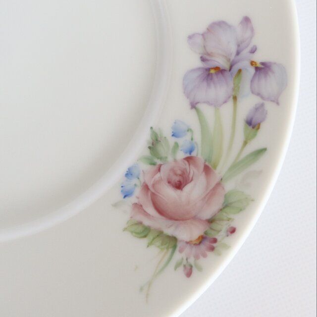 あやめと薔薇のブーケのプレート