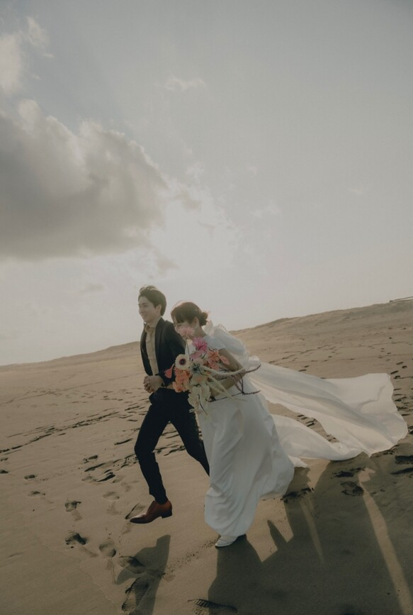 実例写真！リボン ふわふわ袖 可愛い ふんわりシフォン ブライダル 前  