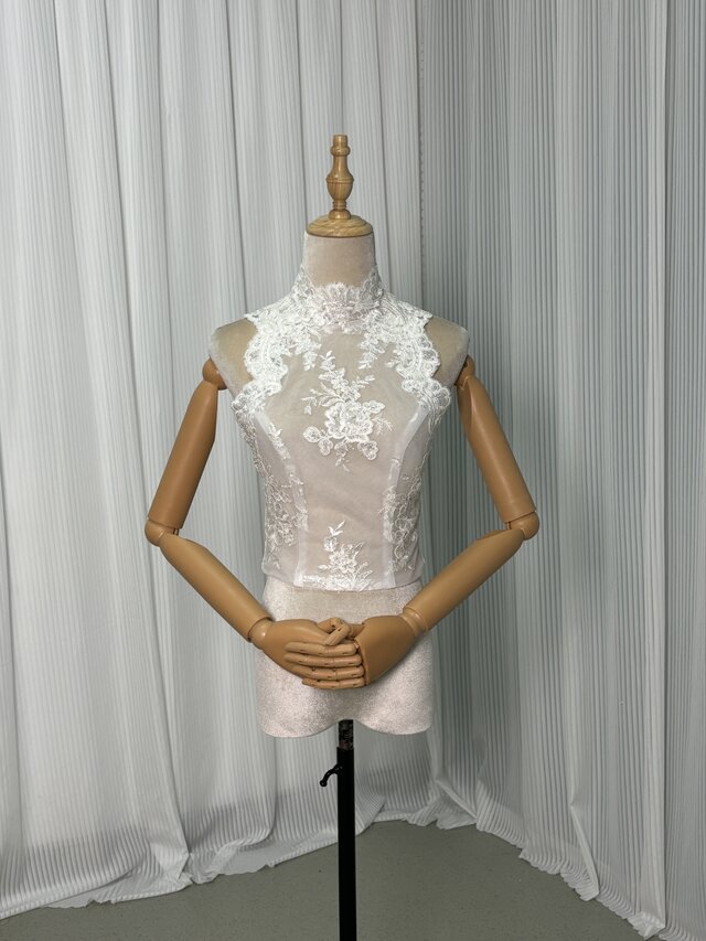 ボレロ ノースリーブ くるみボタン シアーな美しさ ハイネック 美しい花レース 花嫁/ウェディングドレス