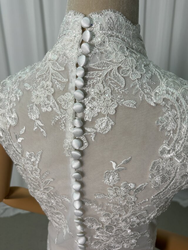 ボレロ ノースリーブ くるみボタン シアーな美しさ ハイネック 美しい  