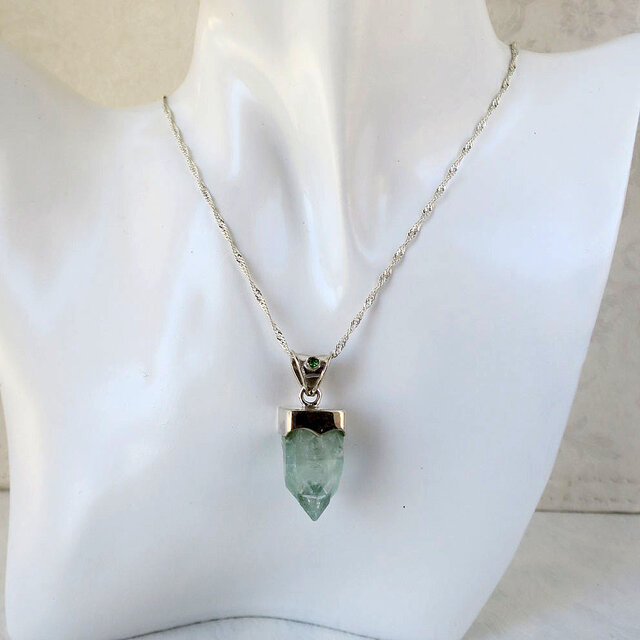 個性派グリーンアポフィライト×トルマリン シルバーペンダント IPE5503