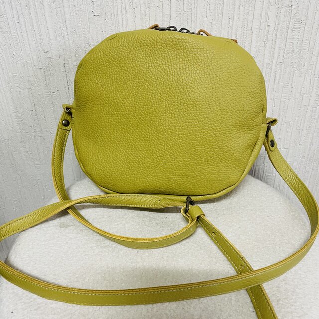 ピスタチオグリーンレザーショルダーバッグ