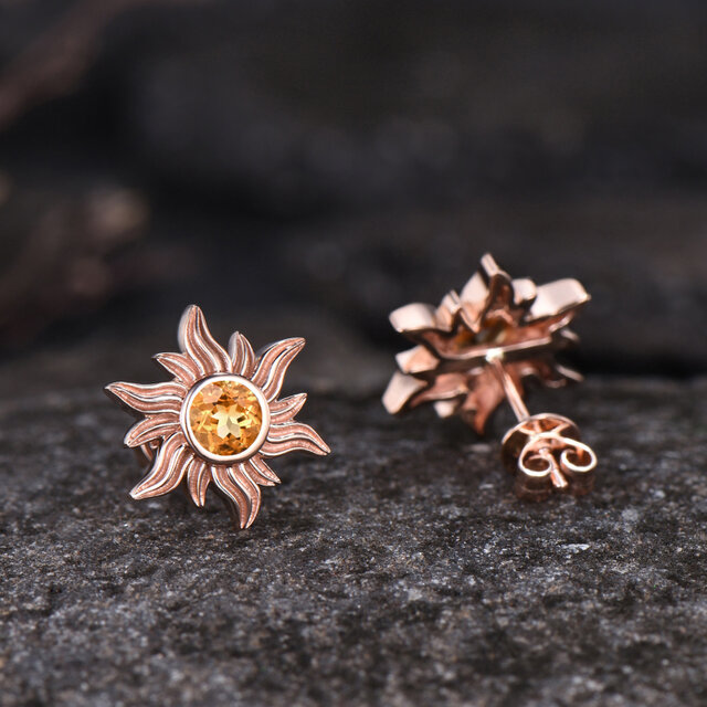 イエローシェルとクリスタルトリプレットローゼンジのピアスチャームアシンメトリー イエローシェルとクリスタルトリプレットローゼンジのピアスチャーム