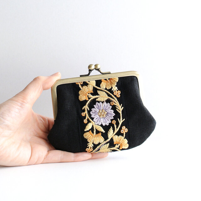 リネンとインド刺繍リボンのシンプルながま口 ブラック | iichi 日々の