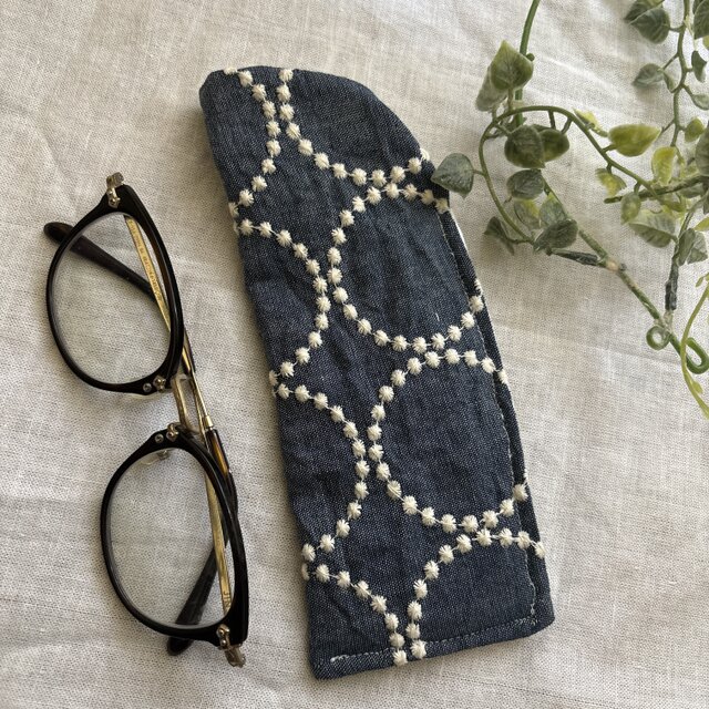 ハンドメイド♡メガネケース♡綿麻デニムダンガリーサークル刺繍生地♡♡スリムタイプ