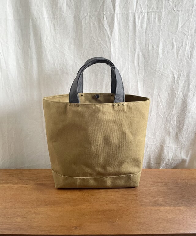 トートバッグM✴︎パラフィン加工生地✴︎抹茶色✴︎スタッズシリーズ✴︎ジャストA4