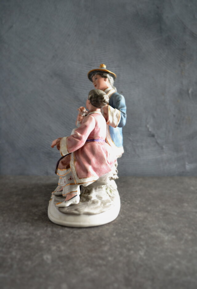 フィギュリン 民族衣装を着た二人 陶器製人形 | iichi 日々の