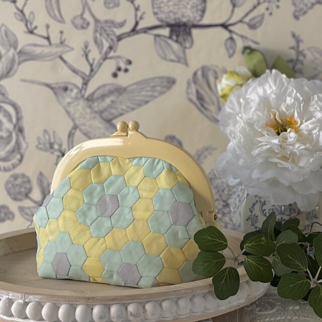 可憐な花のシフォンピースワークがま口ポーチ