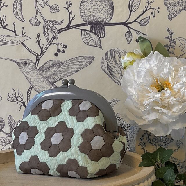 可憐な花のシフォンピースワークがま口ポーチ