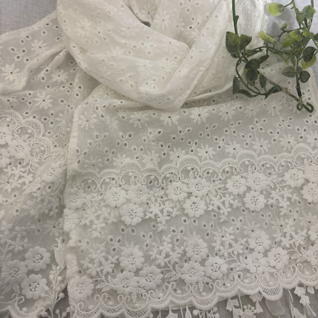 箱入り naturalbasic レース 刺繍入りストール 箱入り naturalbasic レース 刺繍入りストール ≪OUTLET≫レース