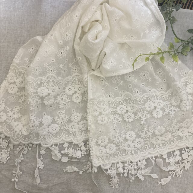 新品 正規品!!  定番の冬ギフト 刺繍入りストール レース naturalbasic 箱入り 小物