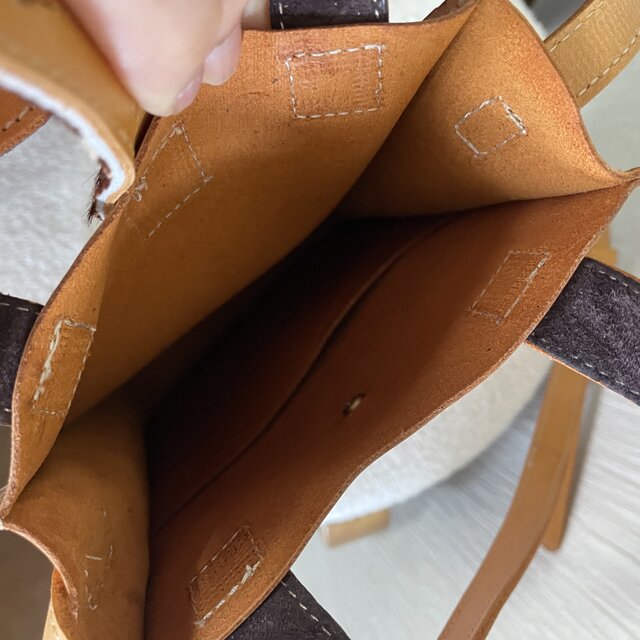 タンニン鞣し牛革のミニショルダーバッグ（キリン柄ハラコ） | iichi