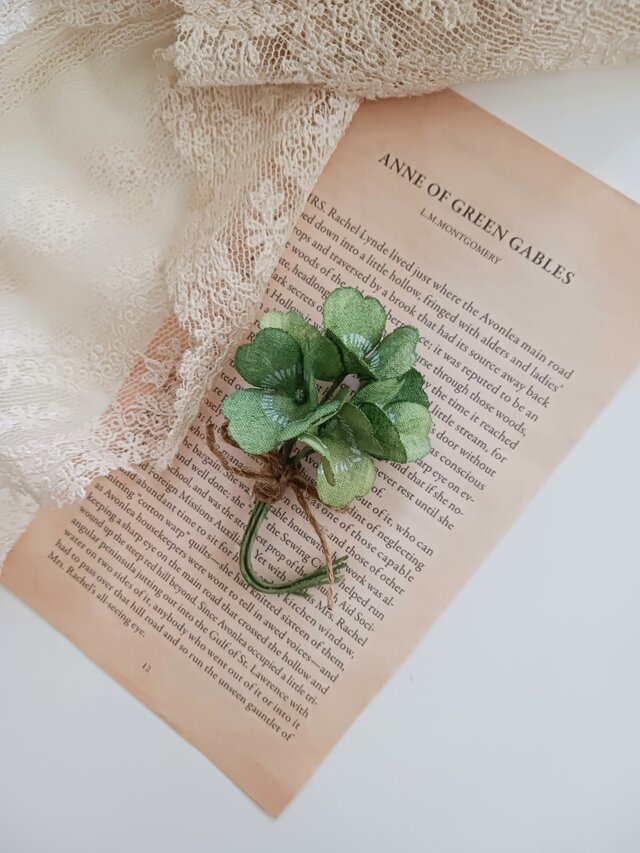 染め布花☆三つ葉と四つ葉のクローバーの花束コサージュのコピー