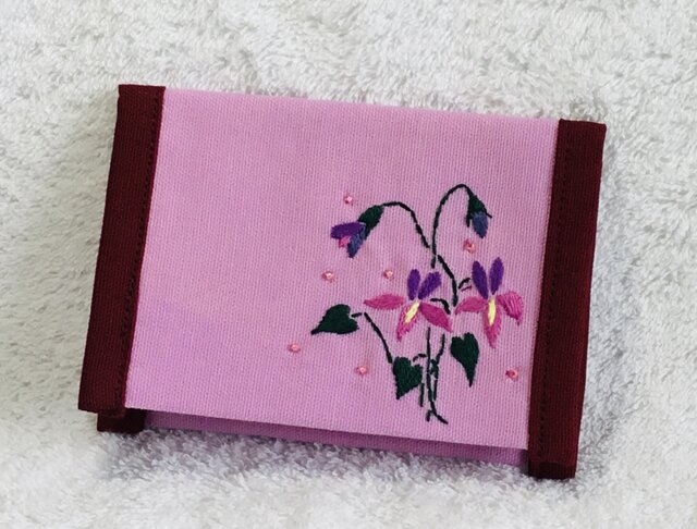 刺繍生地のカードケース　ハンドメイド　くすみピンク　花刺繍柄 刺繍生地のカードケースハンドメイドくすみピンク花刺繍柄