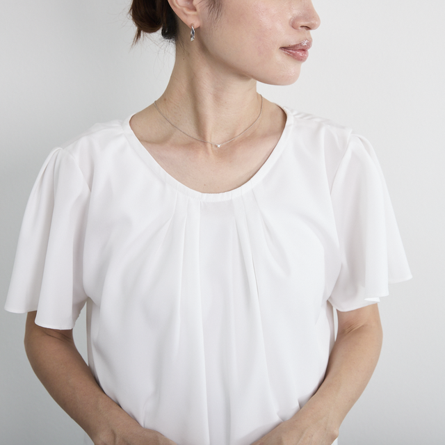 上品な光沢感＋シワになりにくい フリルショートスリーブ ブラウス　ホワイト　0653WH